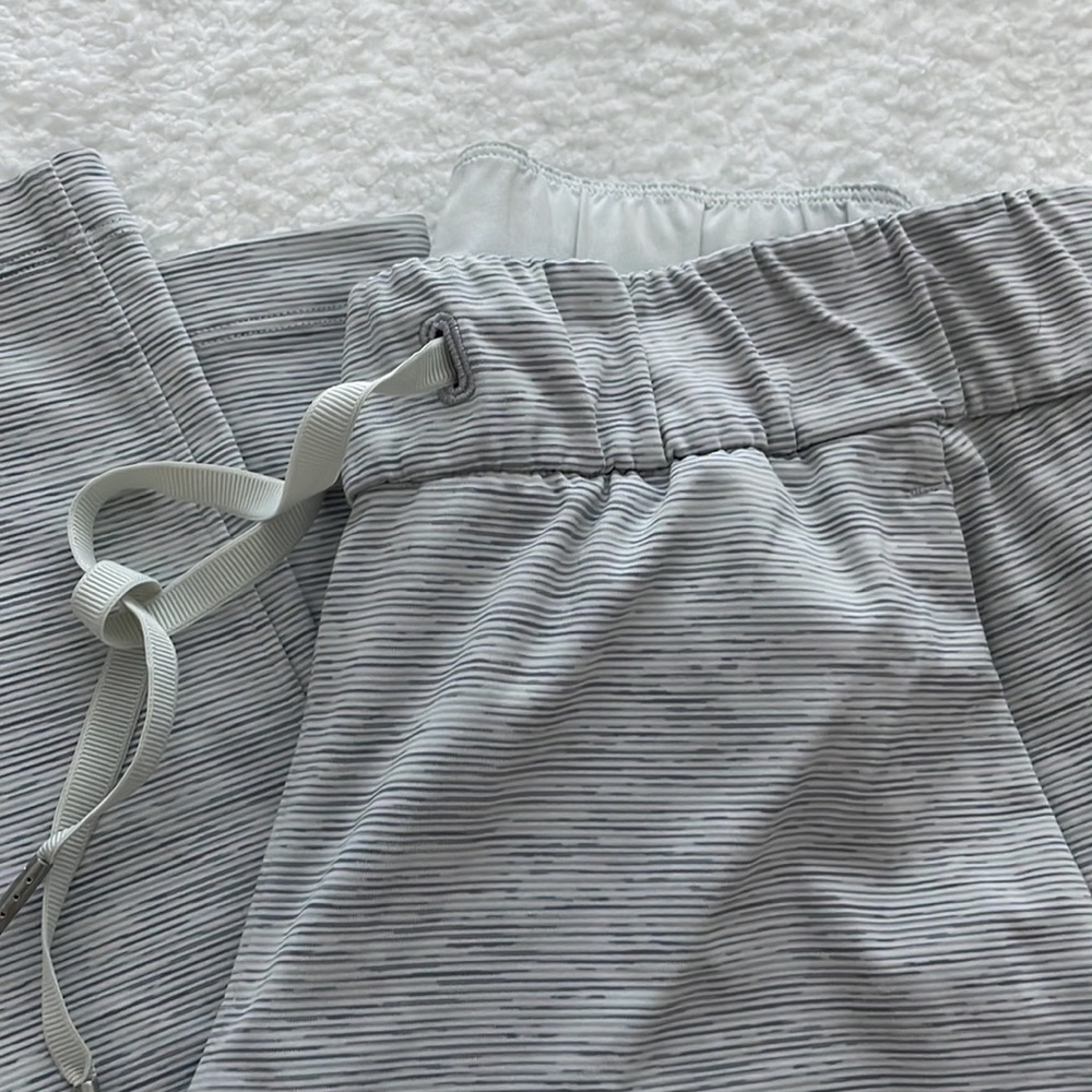 Lululemon pant - Picture 2 of 3